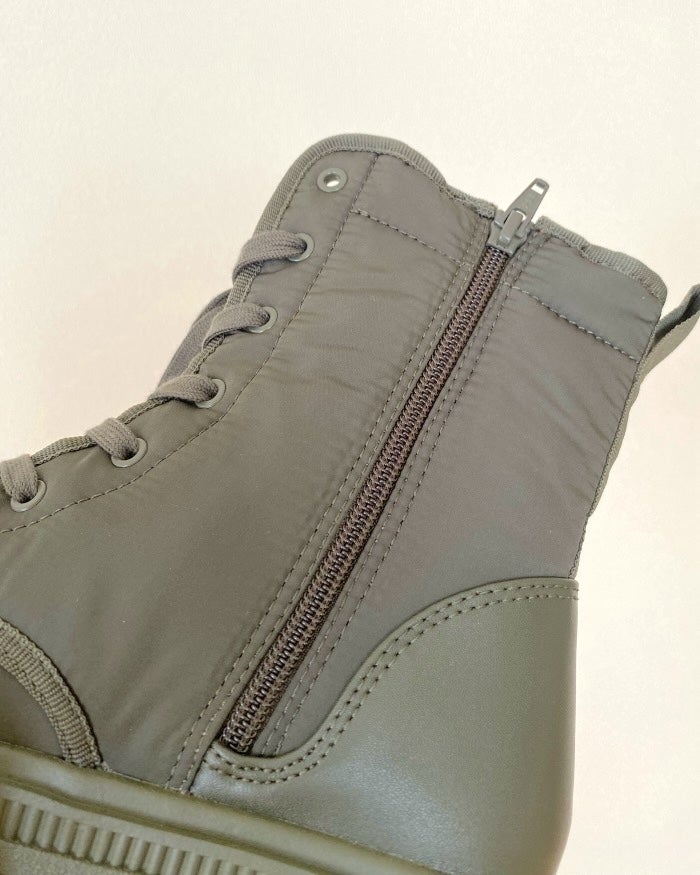 ユニクロC】「履いた瞬間からあたたかい」「スニーカー感覚では