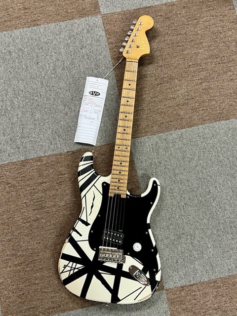EVH Striped Series '78 Eruption White w/Black Stripes Relic（新品