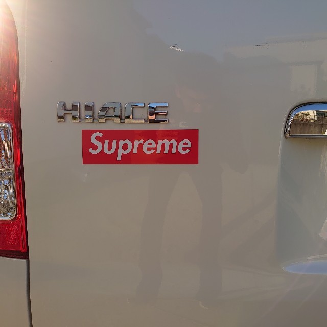 SUPREME マグネット ステッカー ロゴ 赤 レッド 1枚 シュプリームの