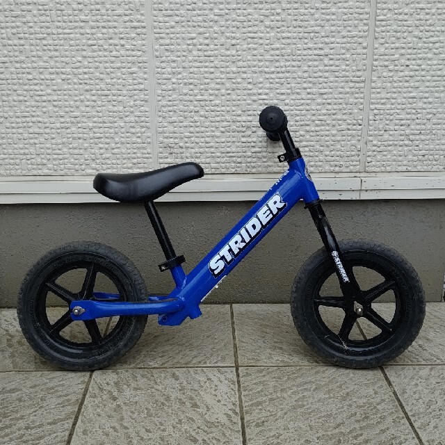 ストライダー 青 【横浜周辺】引取り限定の通販 by つむじ's shop｜ラクマ