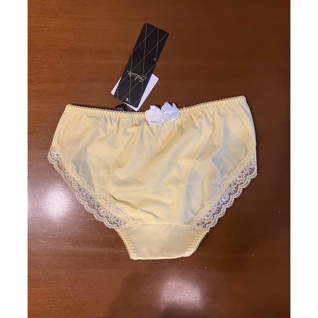 Wacoal - 新品未使用サルート 01グループ B70 YEブラ&ショーツ&ソング