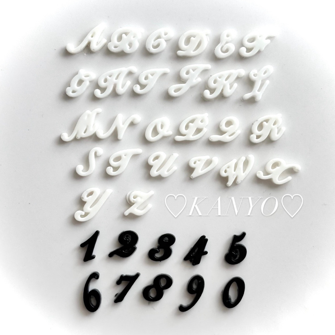 ネイルパーツ イニシャル デコ 筆記体・数字の通販 by Ksmiley ｜ラクマ