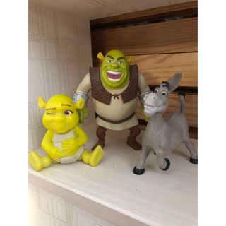 シュレックとドンキーと赤ちゃんのフィギュアセットの通販 by ベイ's