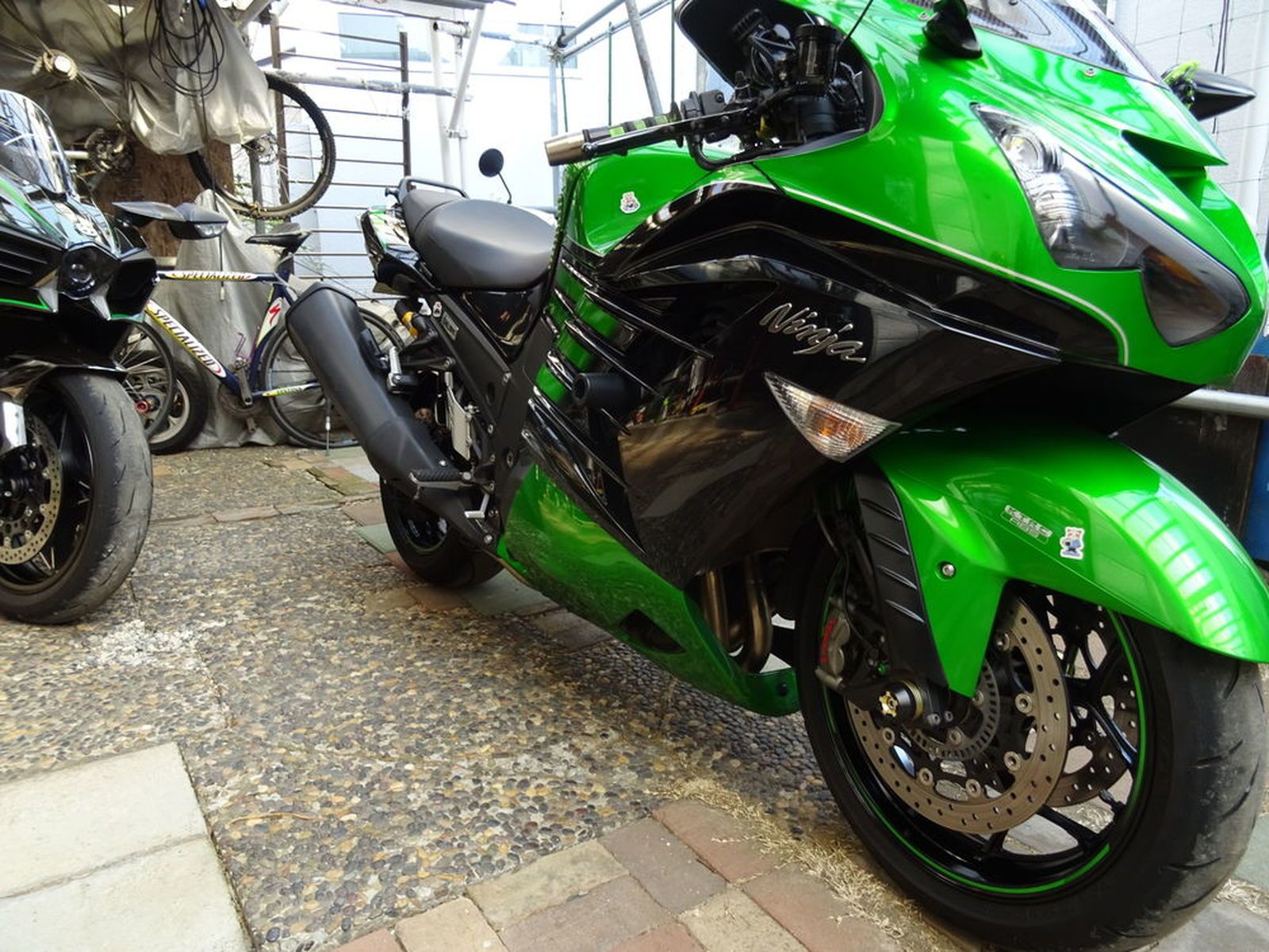 KAWASAKI ZX-14R「ワイバン・クロスオーバル・フルエキ取り付け
