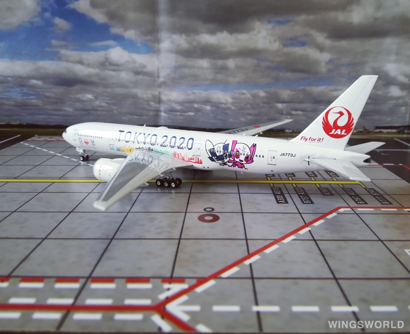 Phoenix 1:400 Boeing 777-200 Japan Airlines 日本航空PH04275 JA773J