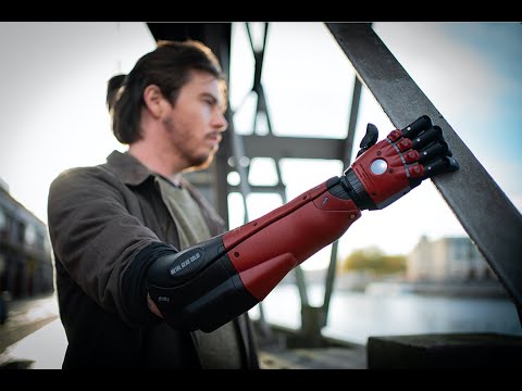 英Open Bionics，KONAMIと提携し「メタルギアソリッド」な義手カバーを