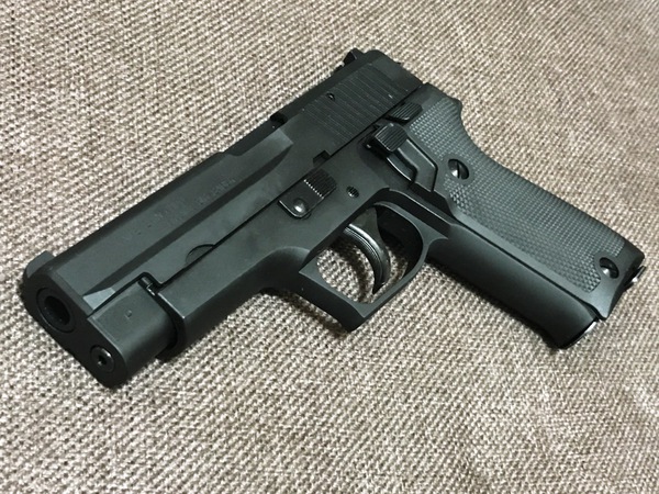 Top Gun:タナカ SIGSauer P220 陸上自衛隊仕様 HW Ver2 （9mm拳銃）