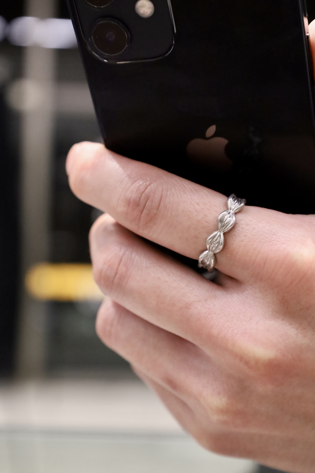 Maison Margiela Timeless Ring│Ambiance
