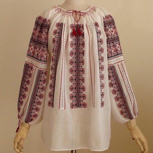 ルーマニア刺繍ブラウス