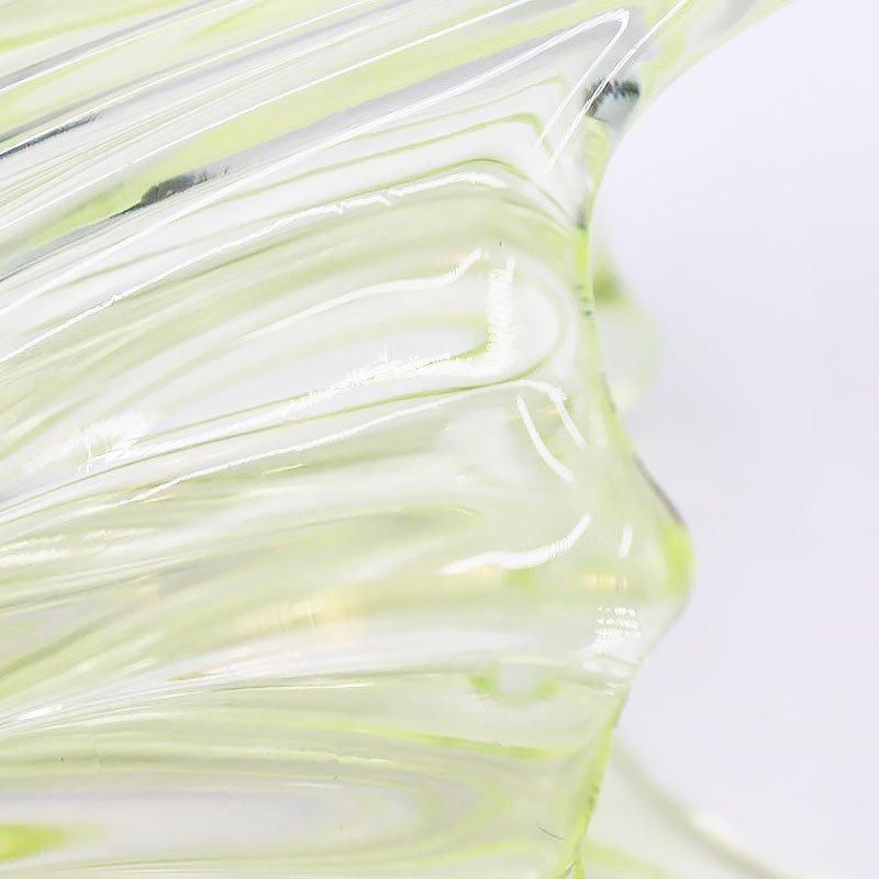 大正ロマン溢れるアンティーク花瓶 ウランガラス製