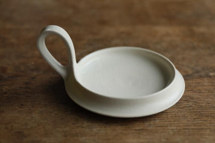 竹口要 カンデレロ 象牙色 - queen and the chair