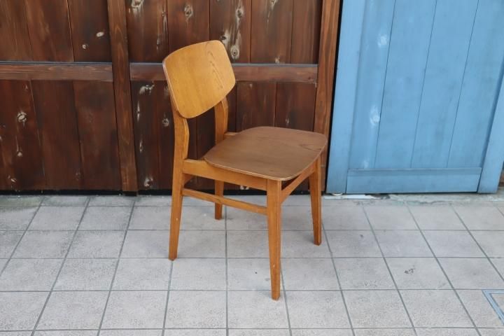 TRUCK FURNIRURE(トラックファニチャー)のTORCH CHAIRです。オーク材を