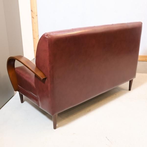 B-COMPANY(ビーカンパニー)のクールベ 2人掛けソファ。ダイヤステッチ