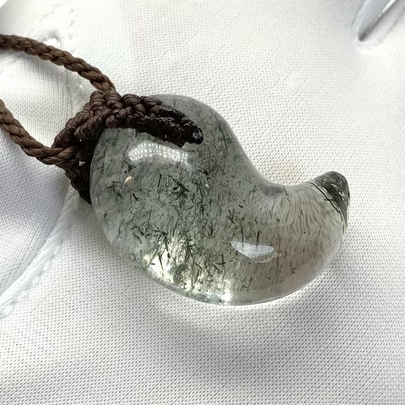 ガネーシュヒマール産水晶 マクラメ編みペンダント 】 まがたま