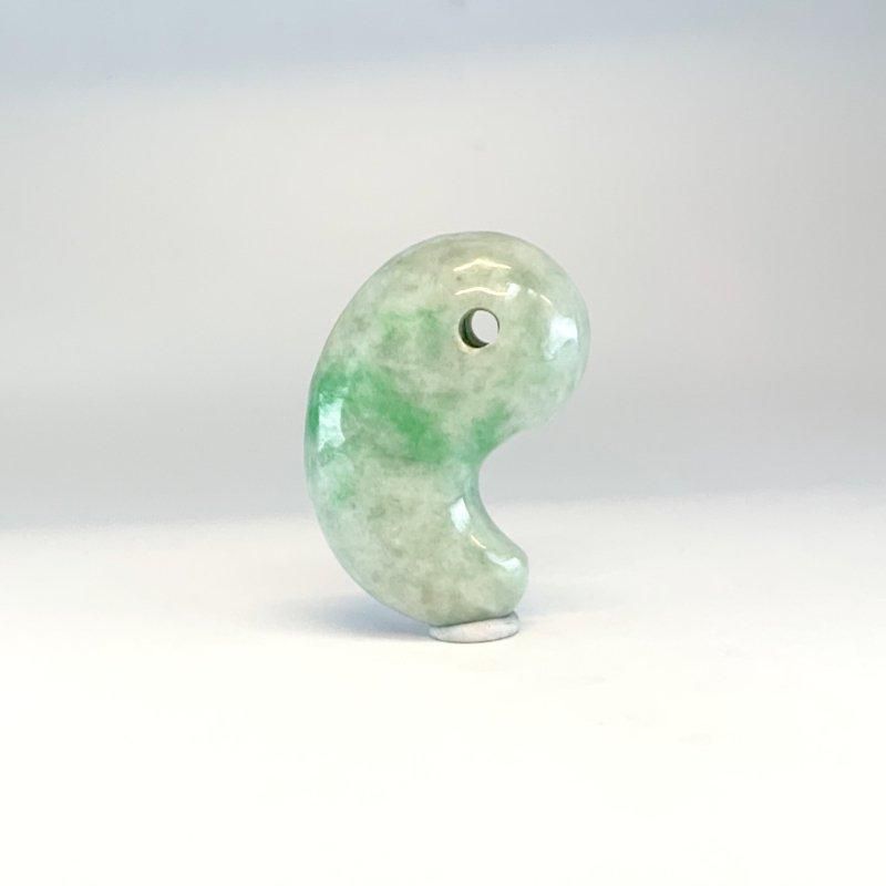 糸魚川翡翠 勾玉 巴型 】 国産 天然石 糸魚川産翡翠 ひすい ヒスイ