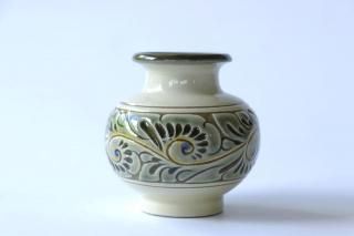 緑釉唐草 - 育陶園 やちむんの窯元｜沖縄の陶器 和食器などの