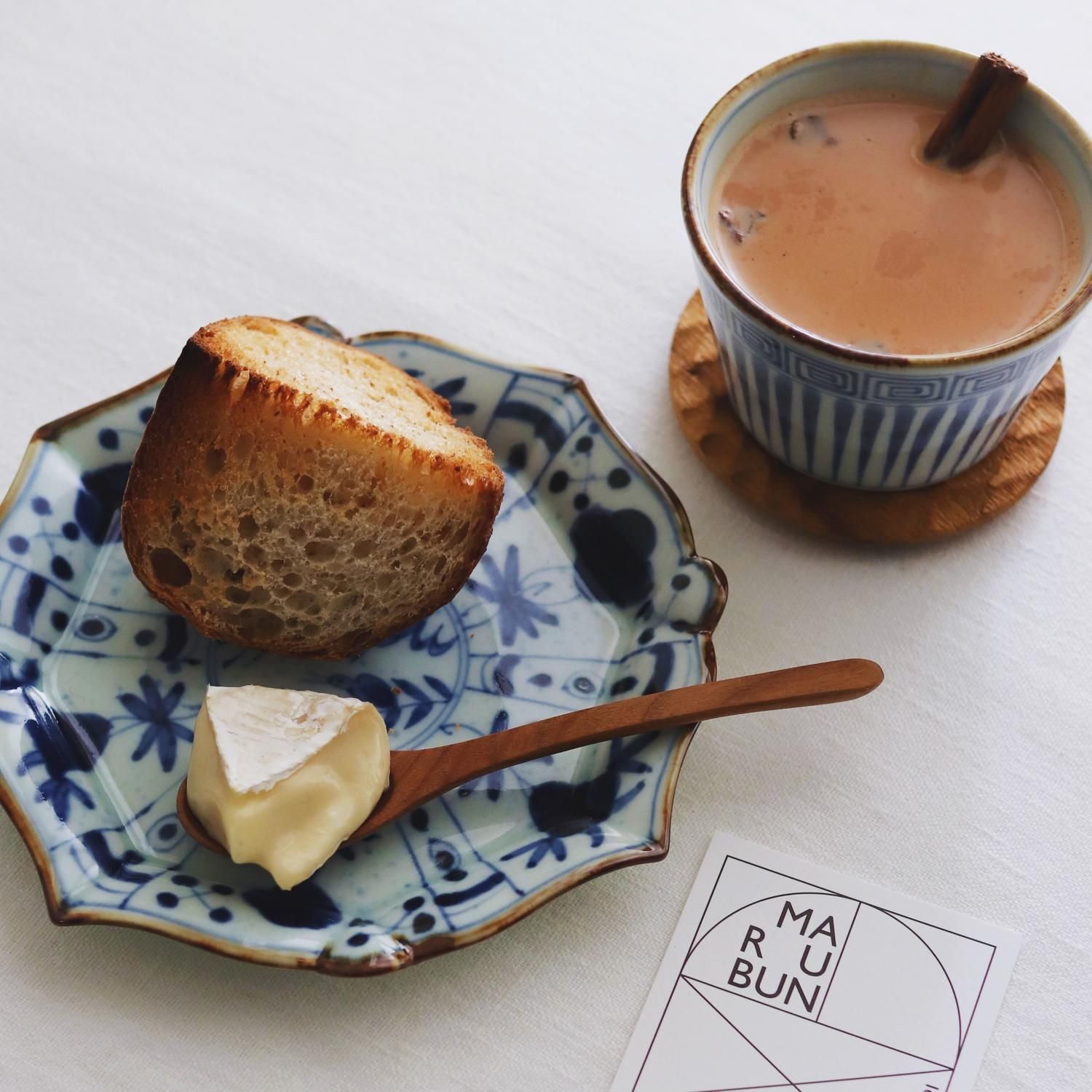 間取芙蓉 | 輪花銘々皿 - 有田焼のまるぶんオンラインストア