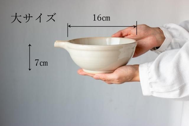 日常に静かな喜びを与える小久慈焼の象徴的な器、片口