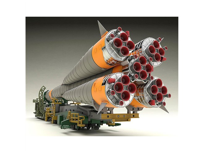 ISS打ち上げロケット&宇宙船「ソユーズ」が搬送列車とセットで1/150の