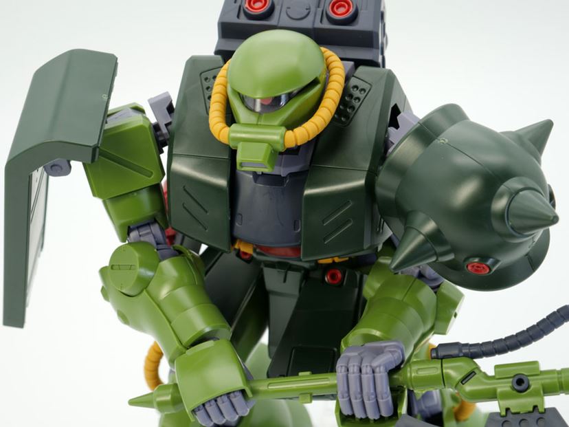 RE/100 ザクII改」を組み立て！ アニメから出てきたような再現度に感涙