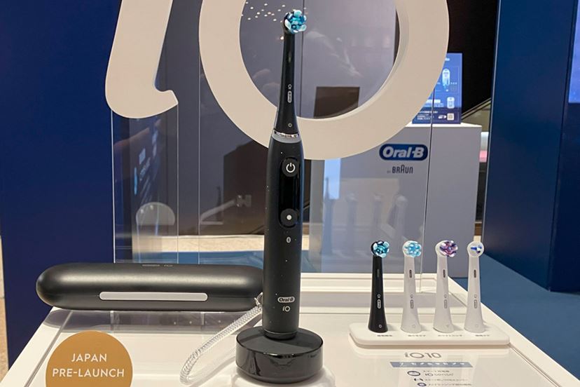 リアルタイムで充電器が磨き方をガイドする電動歯ブラシ「オーラルB