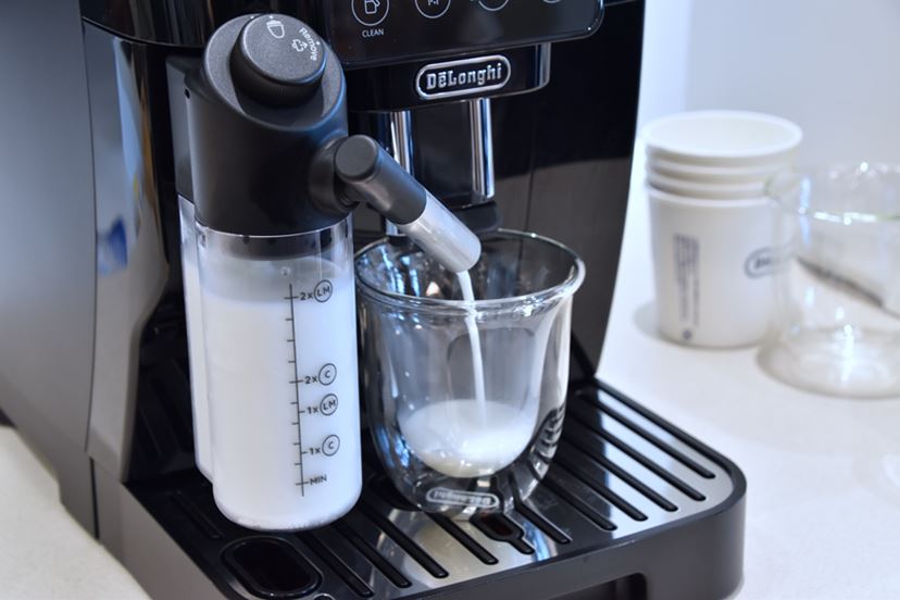 フワッフワ泡の本格カプチーノがワンタッチで！ 人気No.1の全自動