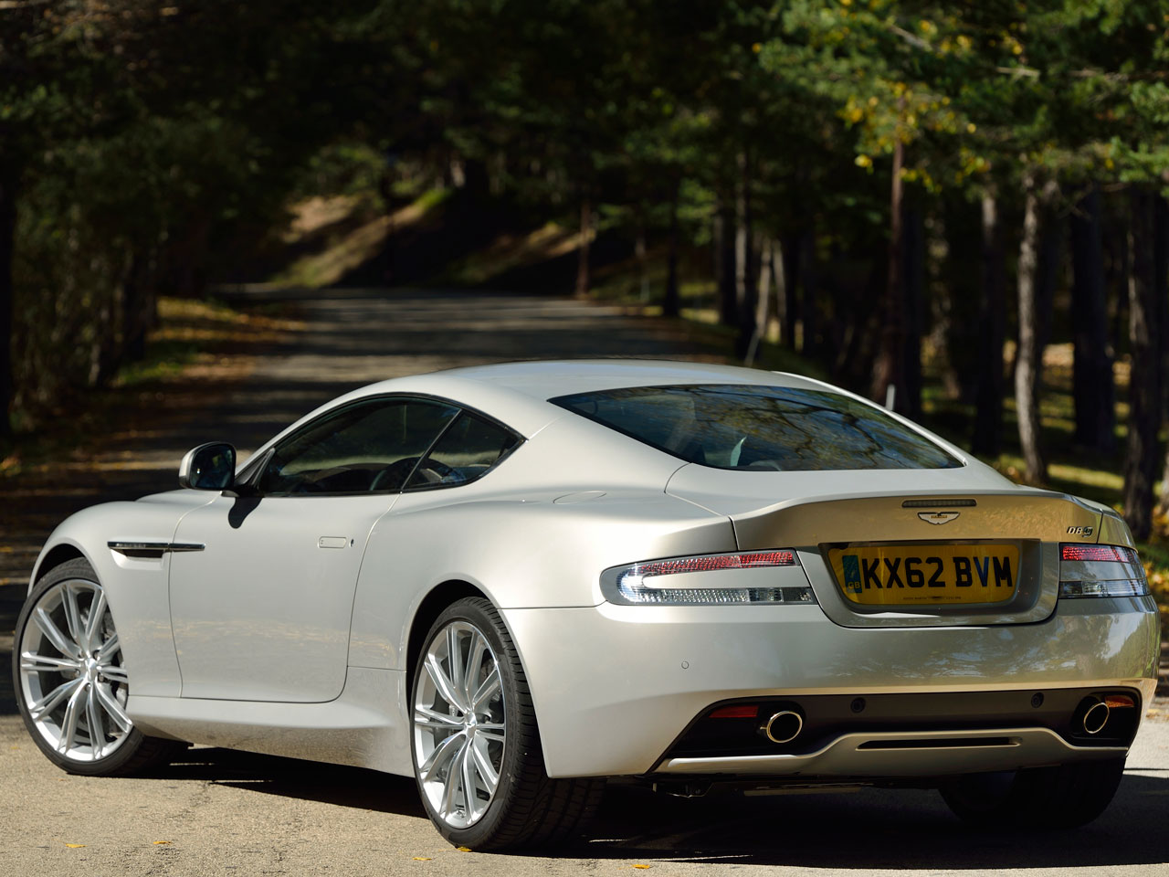 アストンマーチン DB9の価格・新型情報・グレード諸元 価格.com