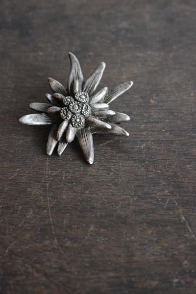 Franceブローチエーデルワイス - アンティーク・古道具・暮らしの雑貨