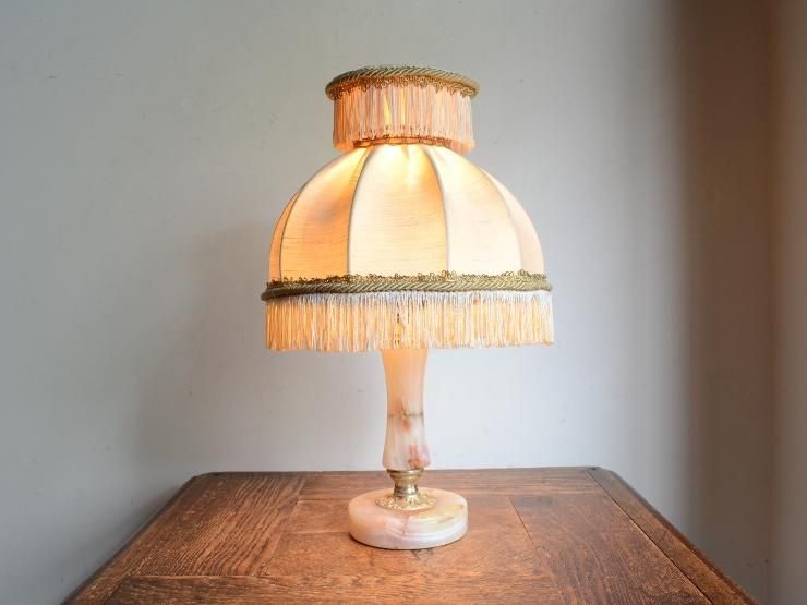 ヴィンテージ フリンジシェード付 マーブルテーブルランプ（H33cm）A