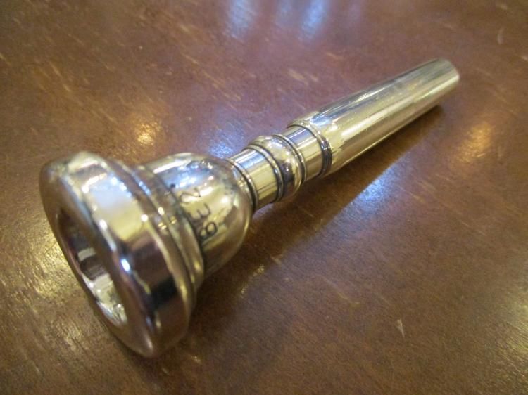 ヤマハ トランペットマウスピース 8E2 旧タイプ - 服部管楽器