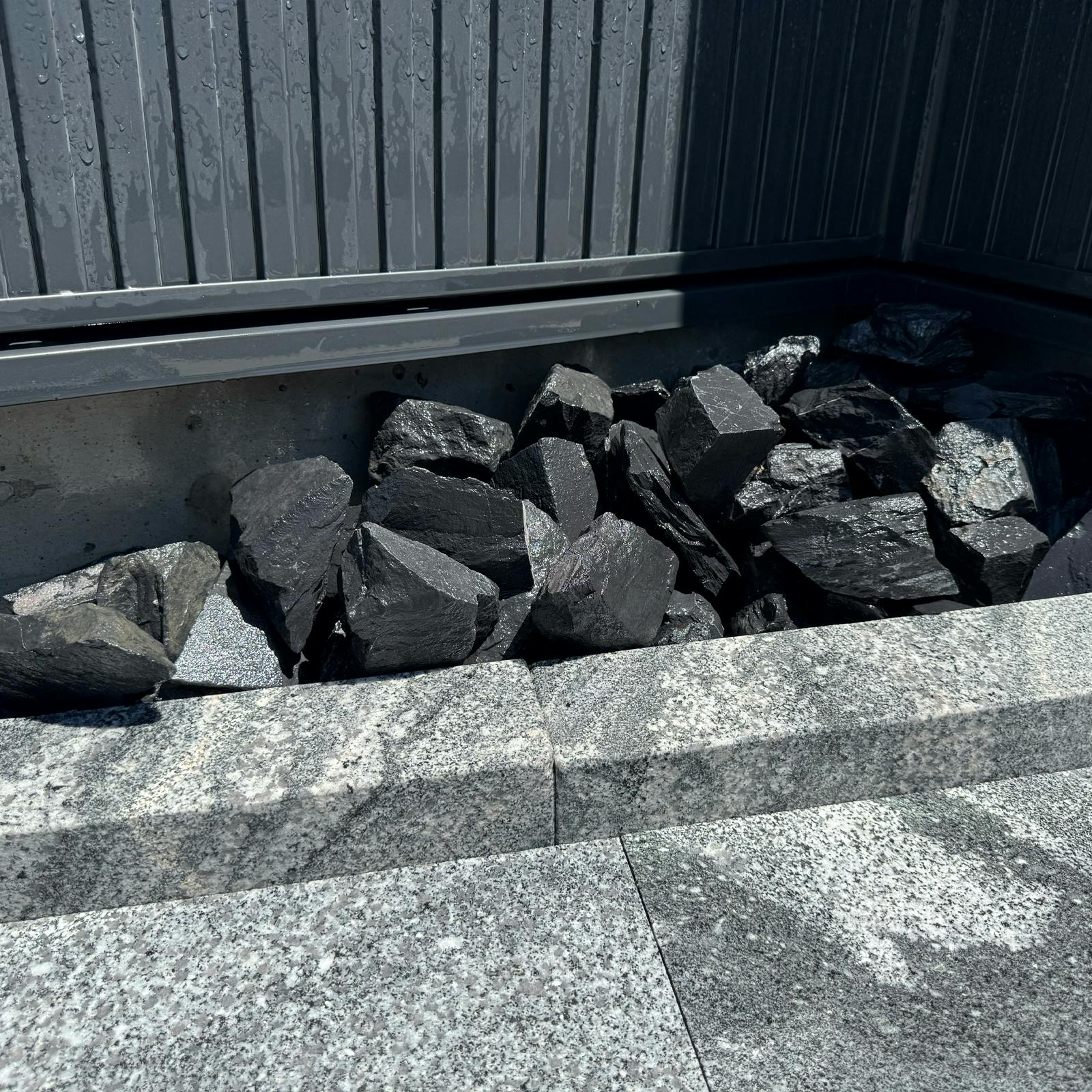 TAIKOH アッシュブラックロック 90-120mm 20kg 12〜18個入り 天然