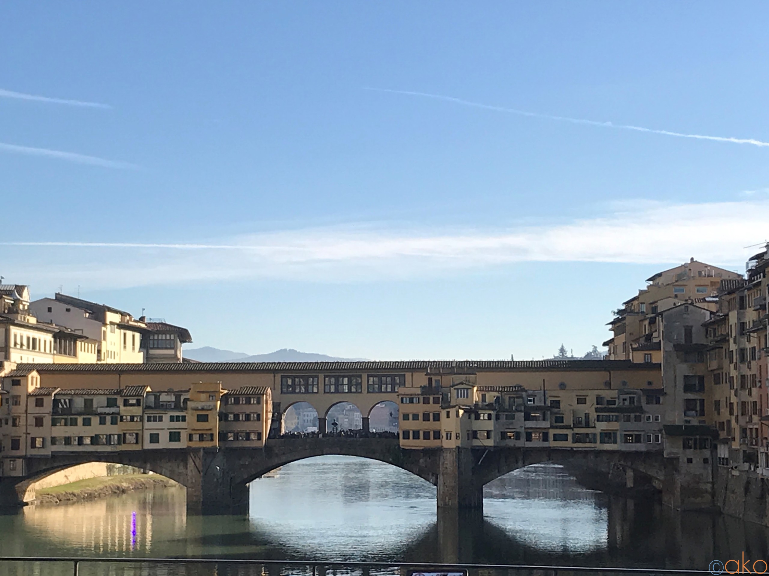 フィレンツェの街に華を添える明橋「ヴェッキオ橋」堪能ガイド