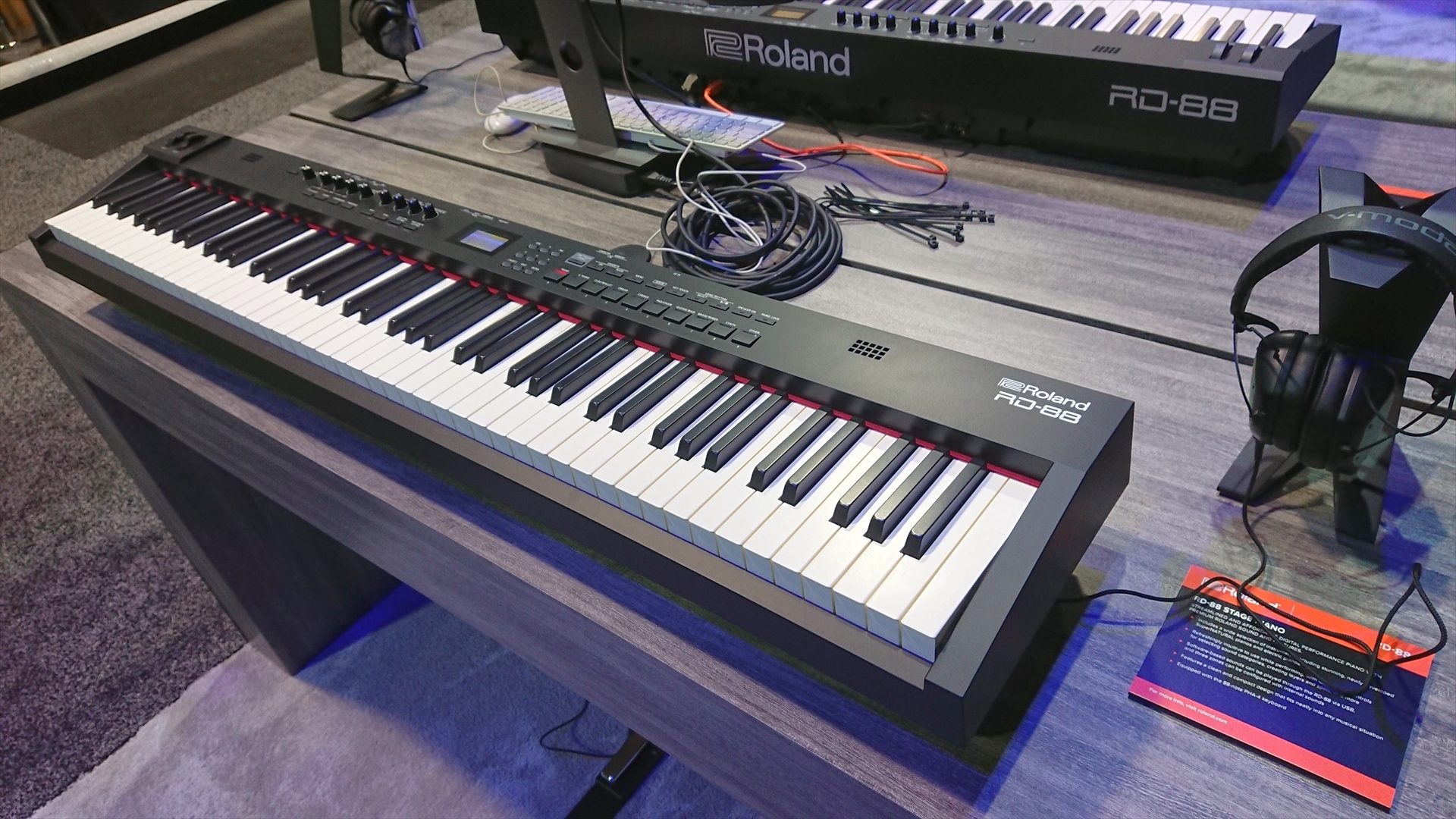 Roland RD-88 | スピーカー搭載の軽量・コンパクトなステージピアノ