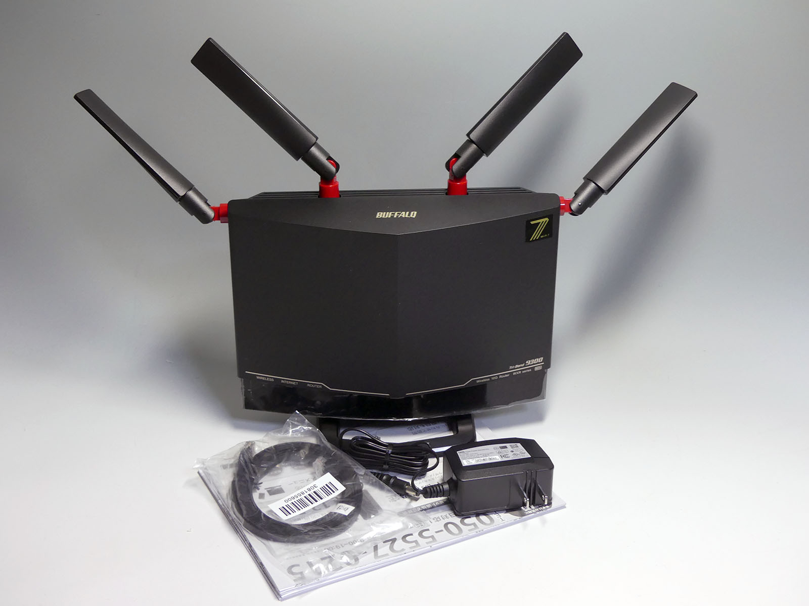 バッファロー「WXR9300BE6P」、過剰さを抑え、Wi-Fi 7なのにコンパクト