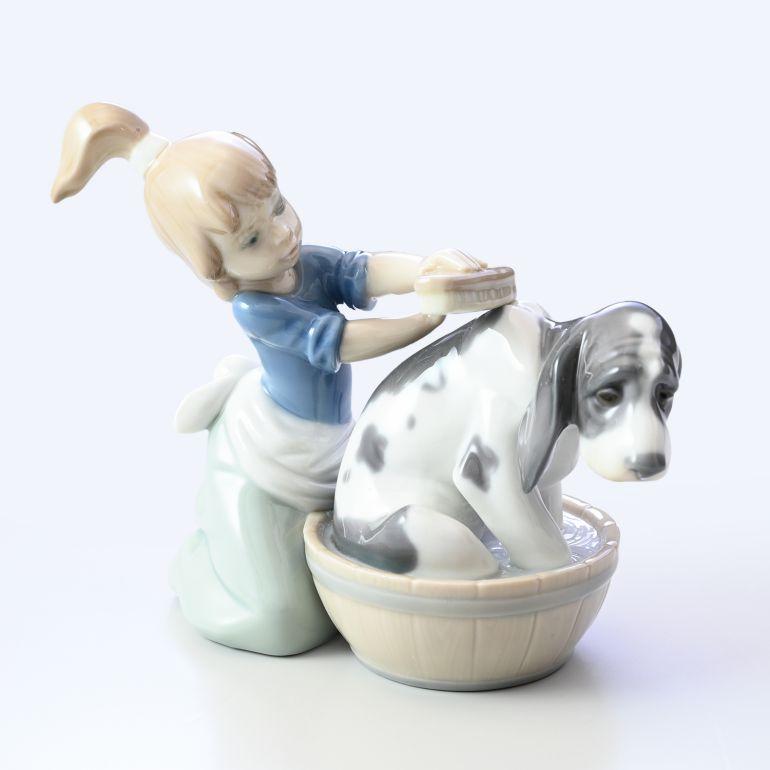 専用J様 LLADRO 青と白の陶器製女性像と犬 専用J様 LLADRO 青と白の
