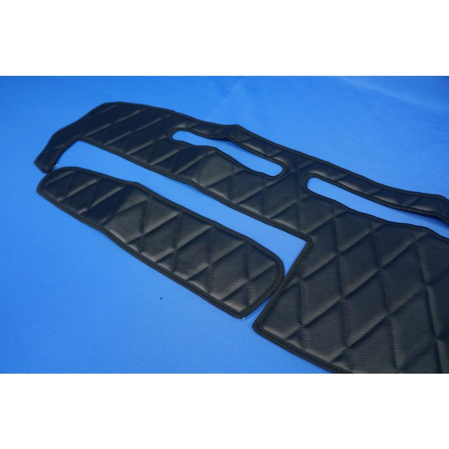 三菱NEWキャンター用 ダッシュマット 艶消しブラック : トラック