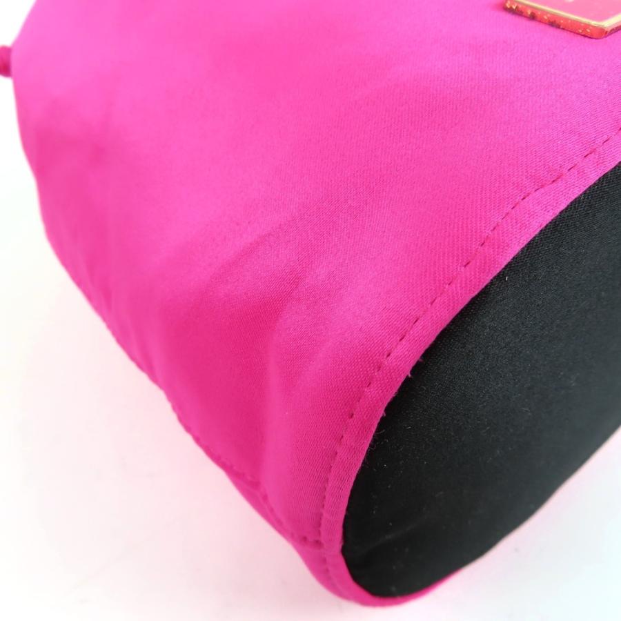 PRADA（プラダ） 極美品 ロゴ ロゴプレート 巾着 小物入れ コスメ