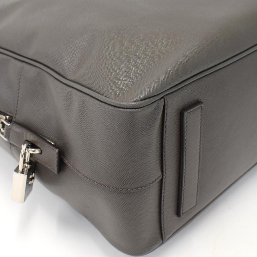 PRADA（プラダ） ビジネスバッグ ブリーフケース 三角プレート