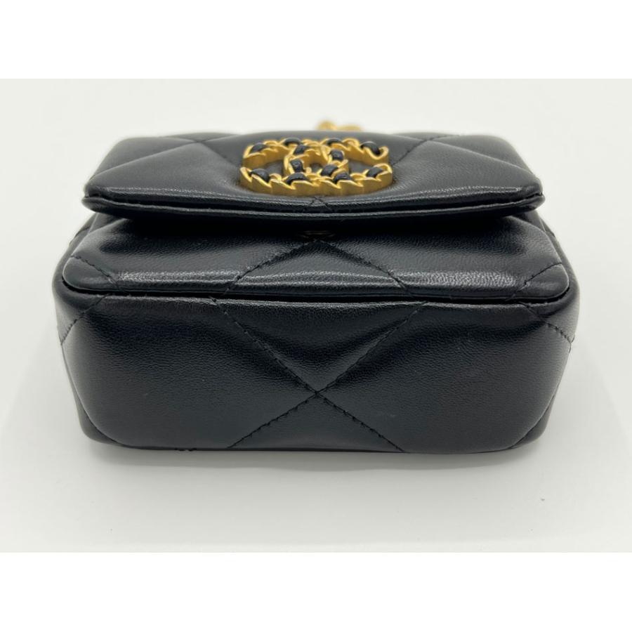 CHANEL 19 シャネル ポーチ ケース チャーム マトラッセ カーフレザー