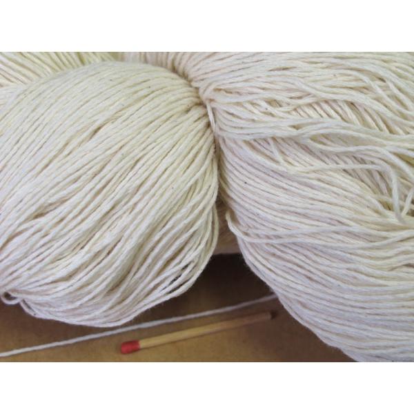 20/8綿（生成・かせ） 手織りにも手編みにも使いやすいコットンなら