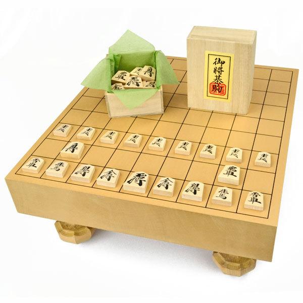 新桂2寸ハギ足付将棋盤セット(将棋駒樺材優良押し駒)【囲碁将棋専門店