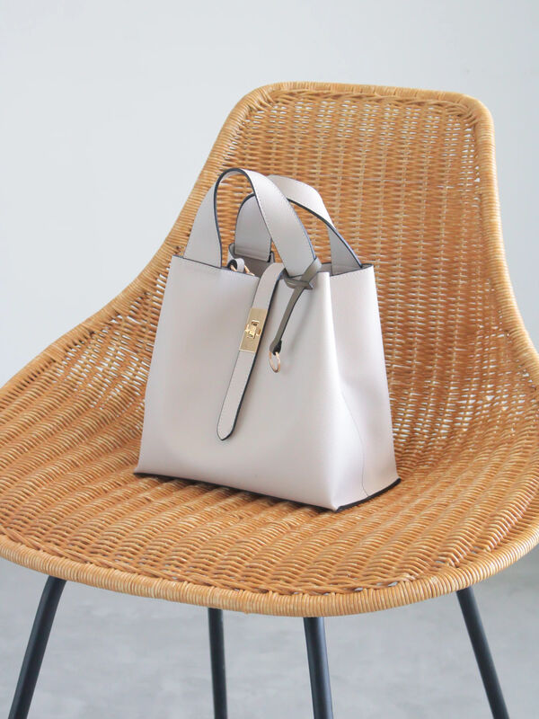 セール】 ベルト2WAYミニハンドバッグ（オフホワイト/ホワイト/グレー