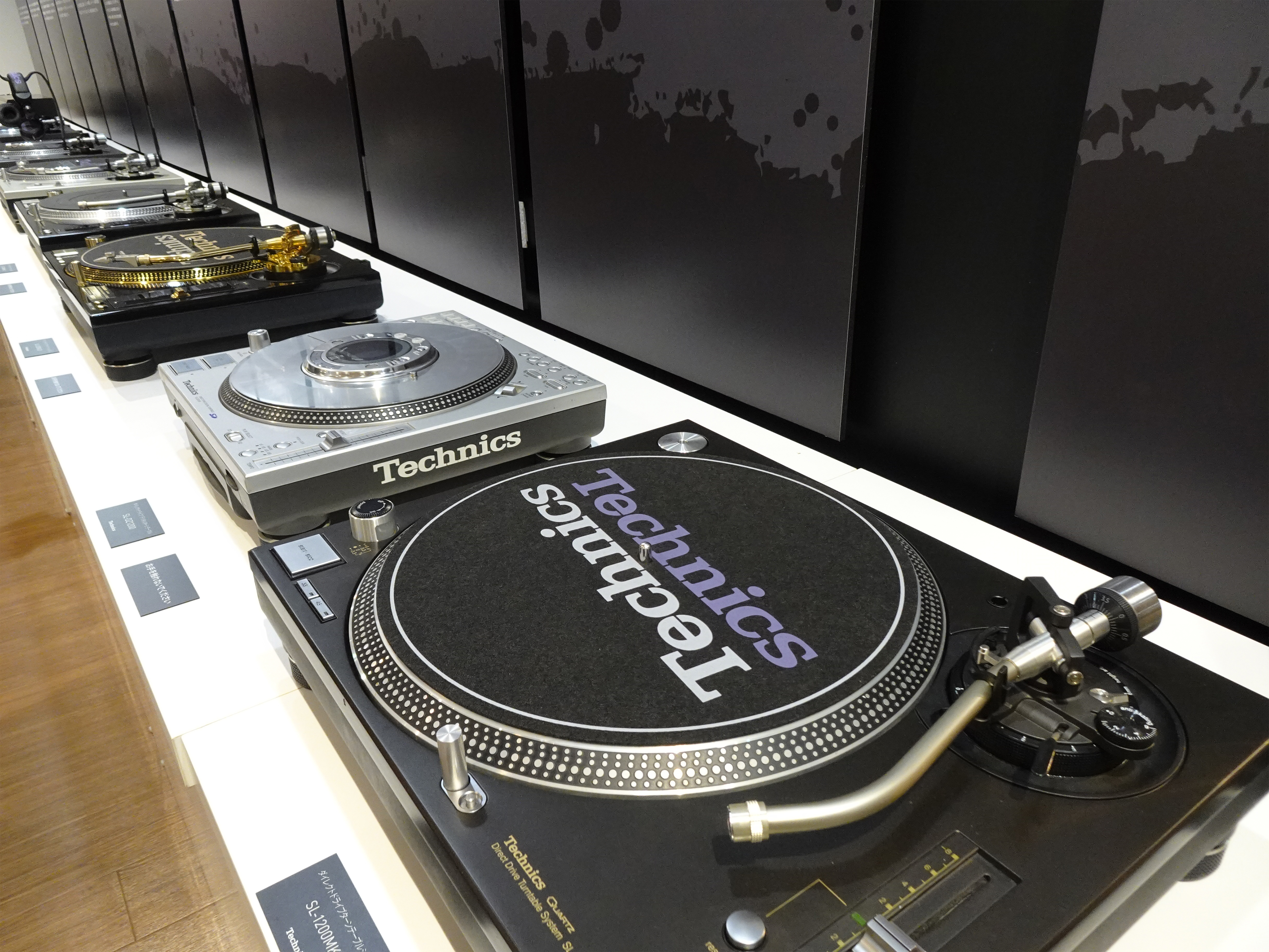 テクニクス、DJ用ターンテーブル「SL-1200」シリーズが50周年--7色の