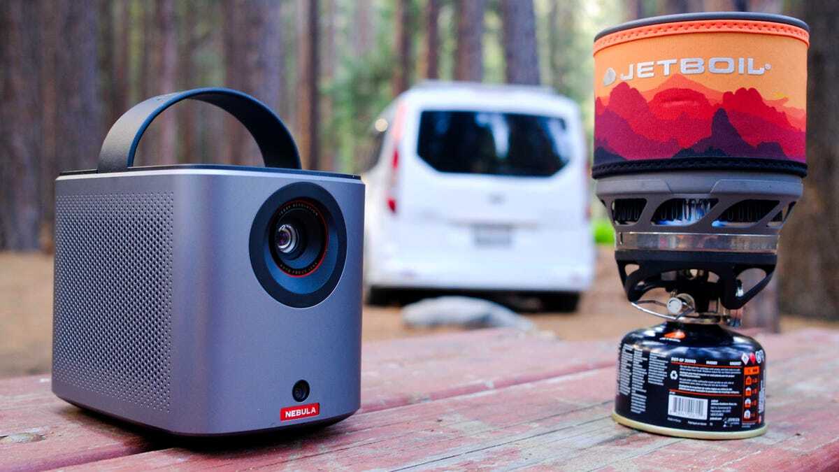 キャンプの秘密兵器、Ankerのモバイルプロジェクター「Nebula Mars 3