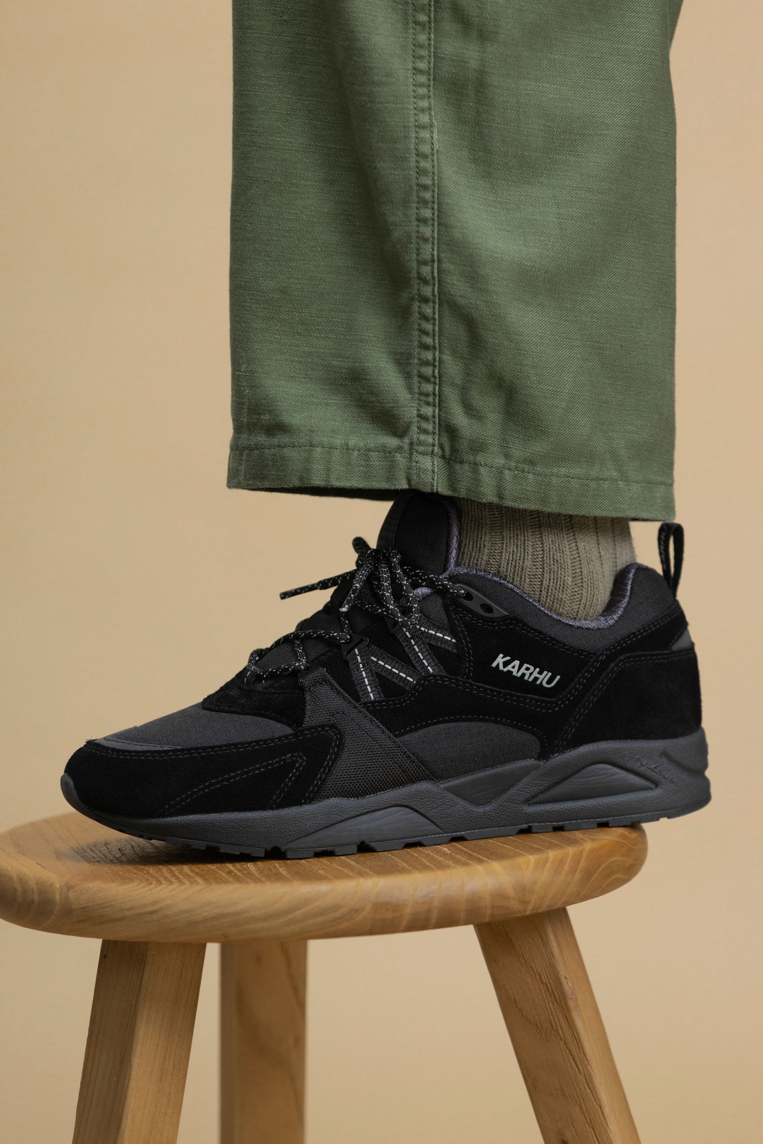 Karhu Fusion 2.0 – Jet Black / Nine Iron | Retro sneakers – Karhu JP