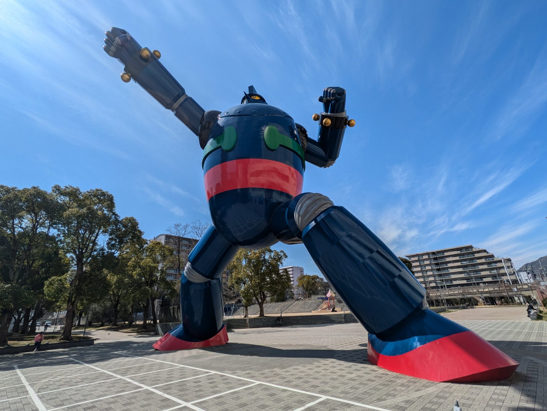 祝・塗り直し完了！鉄人28号モニュメント 多彩なイベント開催 「輝く