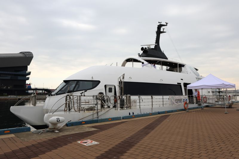 環境にやさしい最先端のクルーズ船「HANARIA」が神戸にやってきた