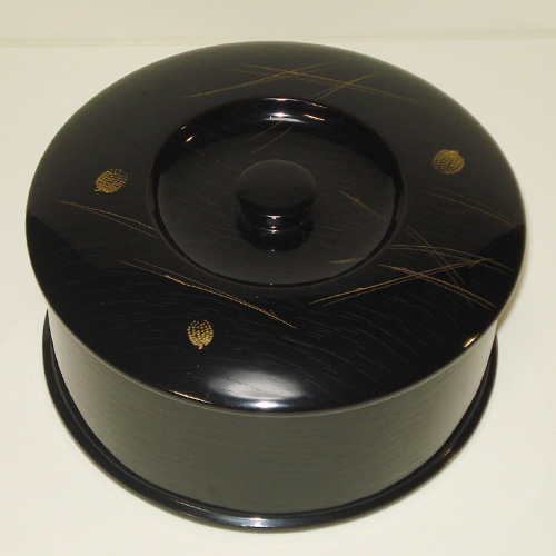 輪島塗 おひつ(3合) -松葉・松ぼっくりの沈金仕上げ- [内外面とも黒色