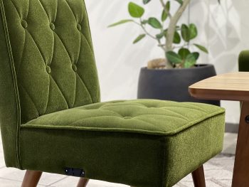 カリモク60を象徴する張地「モケットグリーン」 – カリモク60