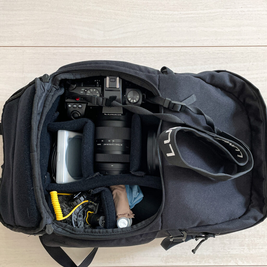 普段使いもできる！おしゃれでコンパクトなカメラリュック【BREVITE